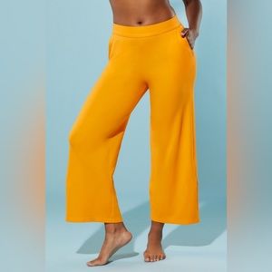 NWT Yitty Fabletics Body Butter Straight Leg Pant; women’s size Medium